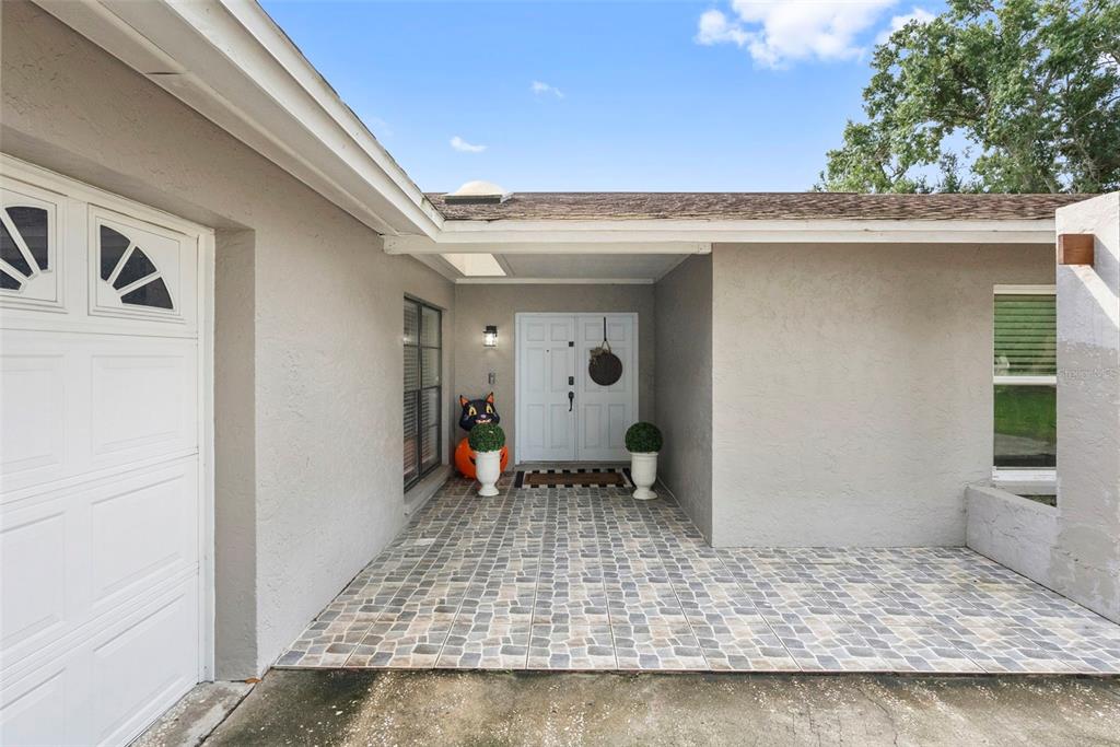 4010 BRAESGATE LANE, TAMPA, FL — photo 2 of 30