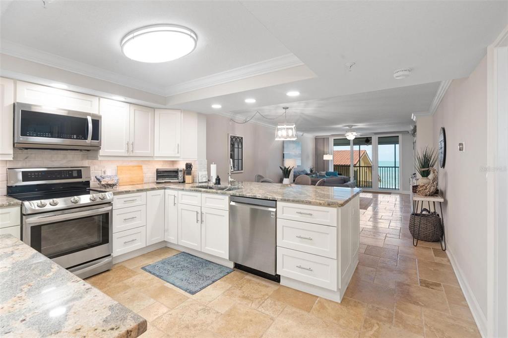 14900 GULF BOULEVARD UNIT 202, MADEIRA BEACH, FL — photo 5 of 30
