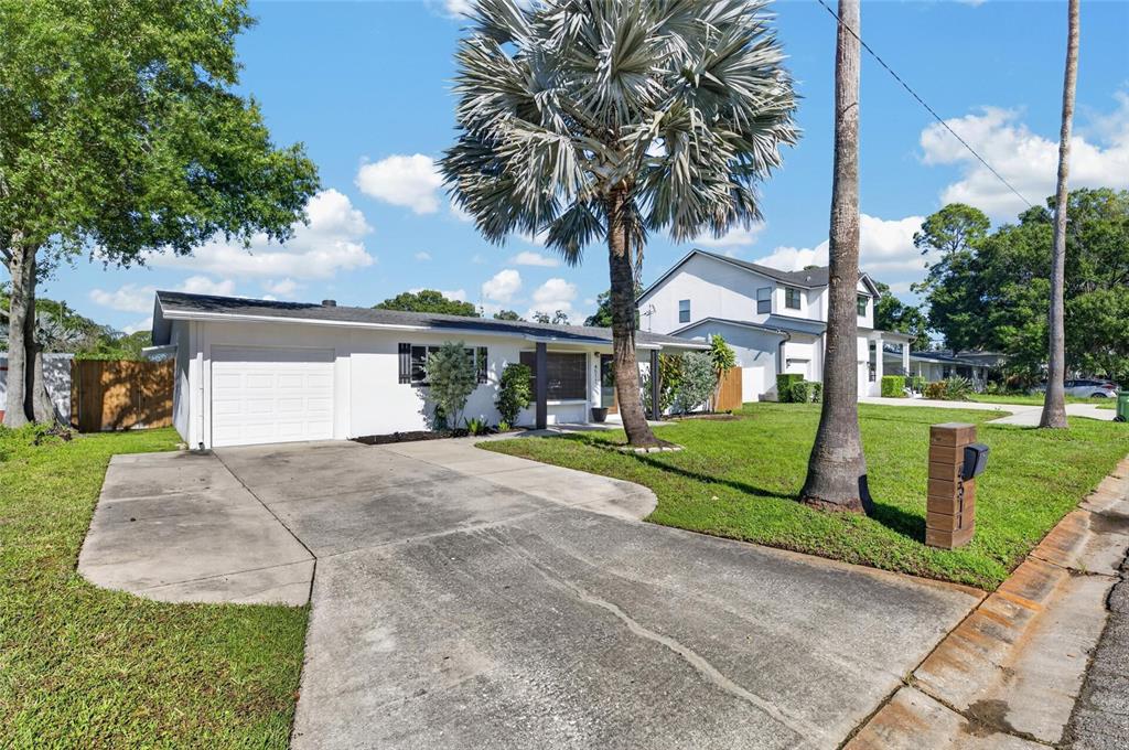 4511 S GAINES ROAD, TAMPA, FL — photo 4 of 30