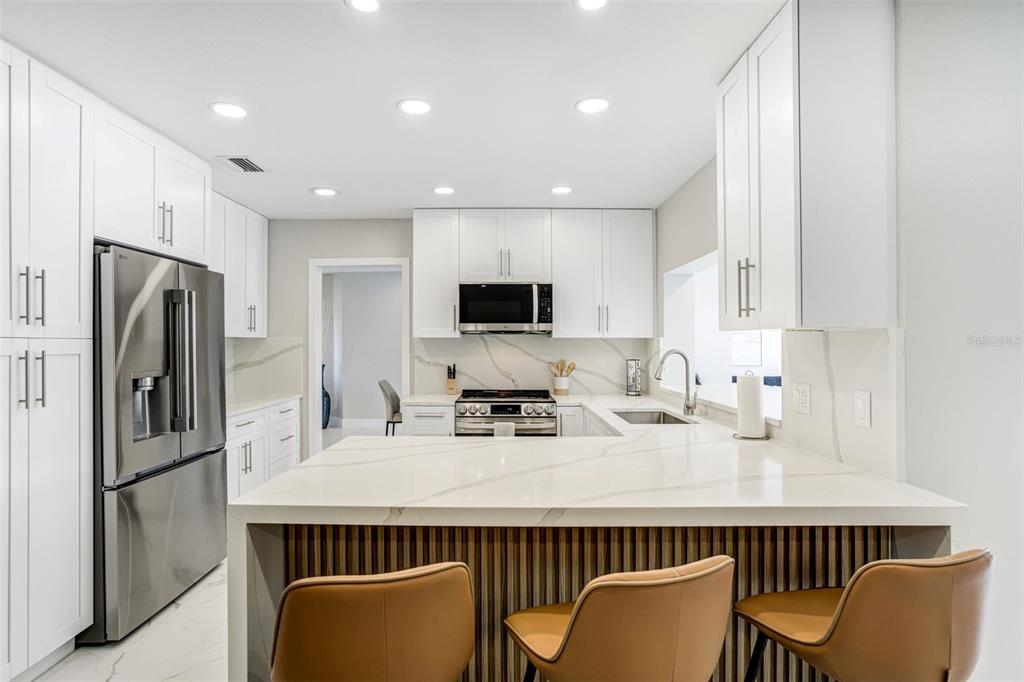 3923 DORAL DRIVE, TAMPA, FL — photo 4 of 30