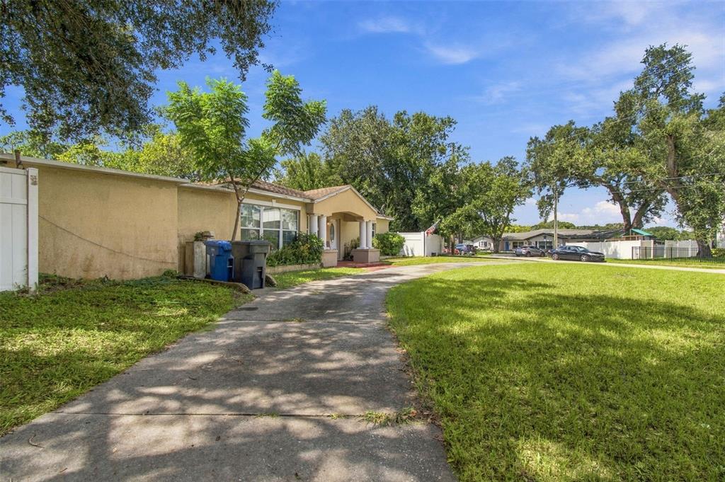 12408 N BOULEVARD, TAMPA, FL — photo 4 of 30