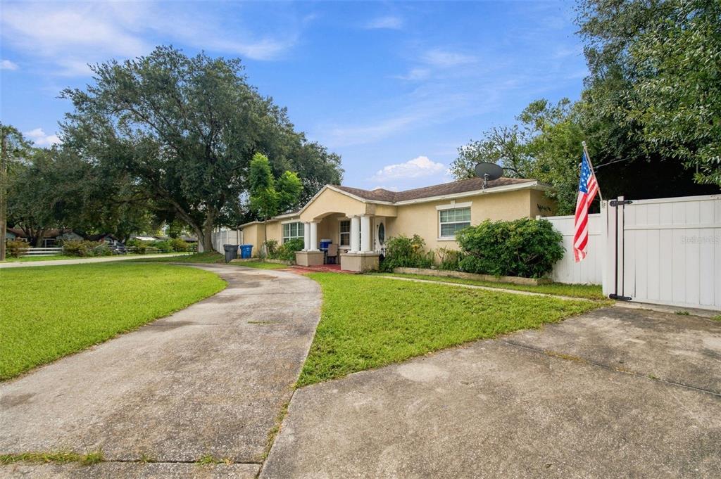 12408 N BOULEVARD, TAMPA, FL — photo 5 of 30