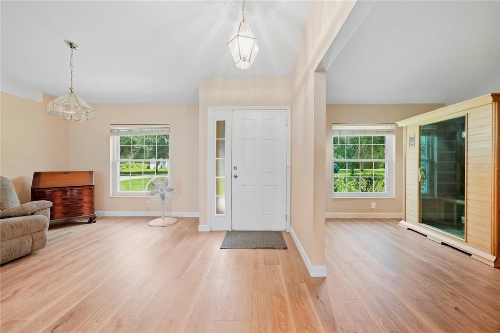 9413 BARRINGTON OAKS DRIVE, DOVER, FL — photo 4 of 30