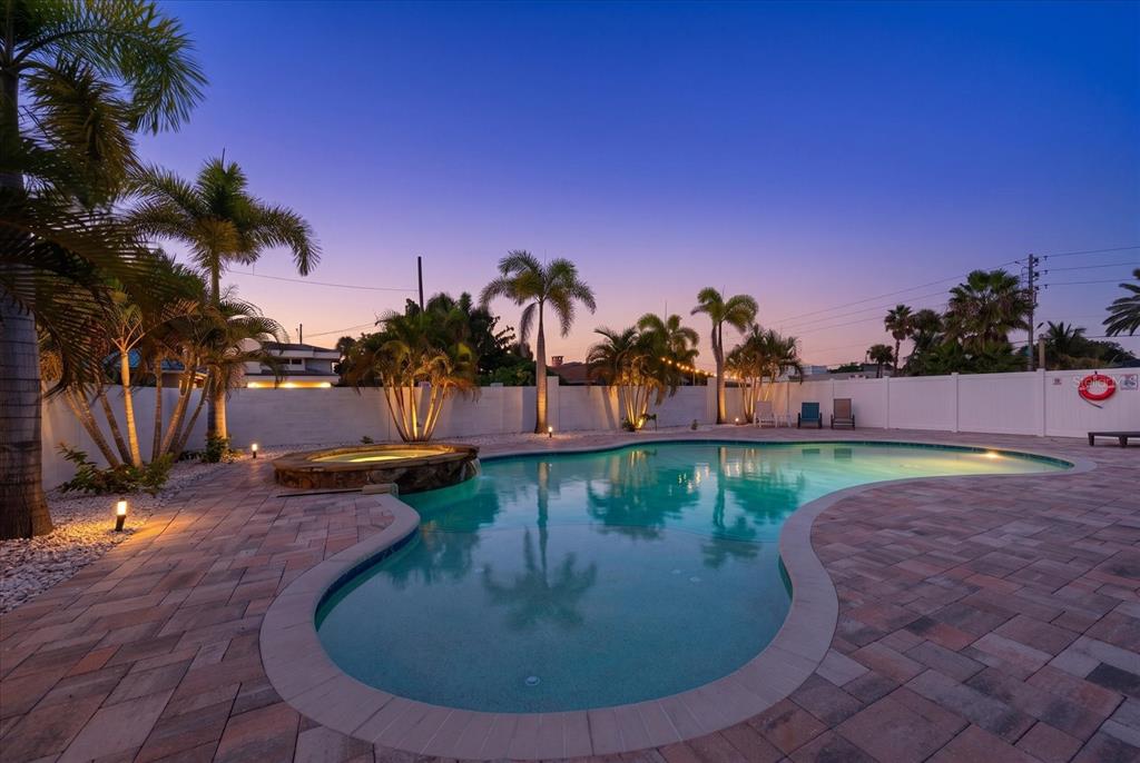 1512 GULF BOULEVARD, INDIAN ROCKS BEACH, FL — photo 3 of 30