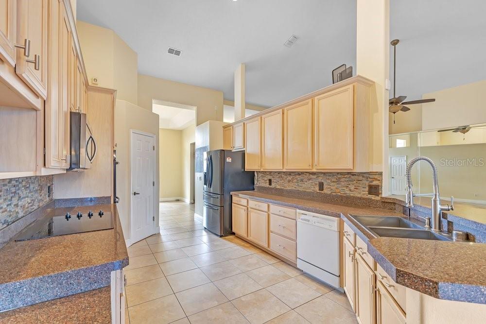 407 THUNDER GULCH COURT, ORLANDO, FL — photo 3 of 38