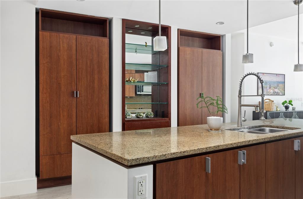 912 CHANNELSIDE DRIVE UNIT 2414, TAMPA, FL — photo 4 of 39