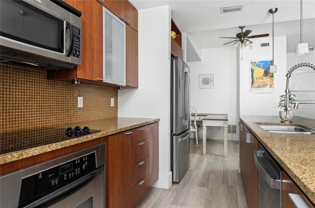 912 CHANNELSIDE DRIVE UNIT 2414, TAMPA, FL — photo 5 of 39