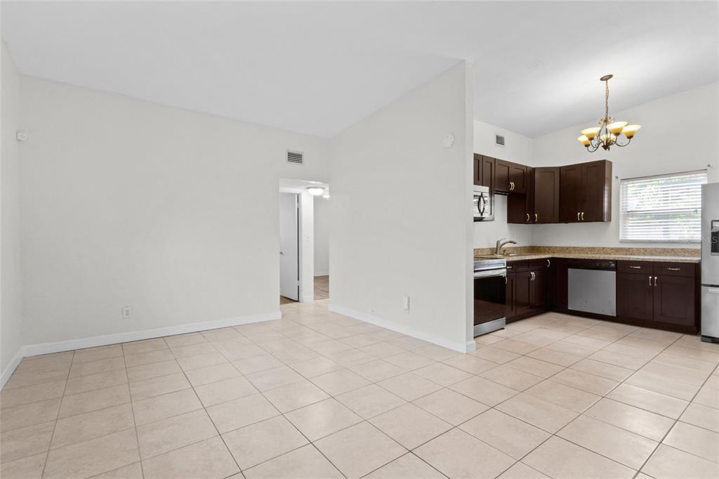 6711 DARTMOUTH AVENUE N, ST PETERSBURG, FL — photo 3 of 44