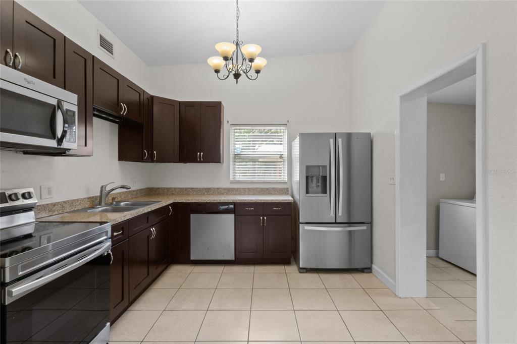 6711 DARTMOUTH AVENUE N, ST PETERSBURG, FL — photo 4 of 44
