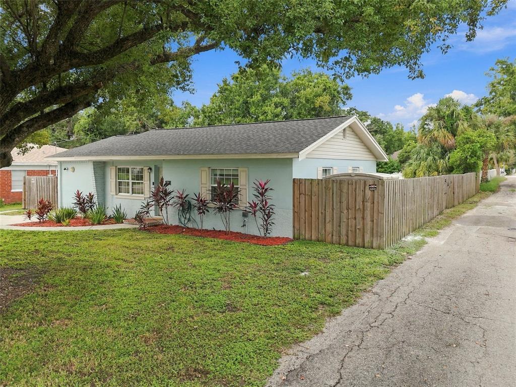 806 N GOMEZ AVENUE, TAMPA, FL — photo 3 of 30