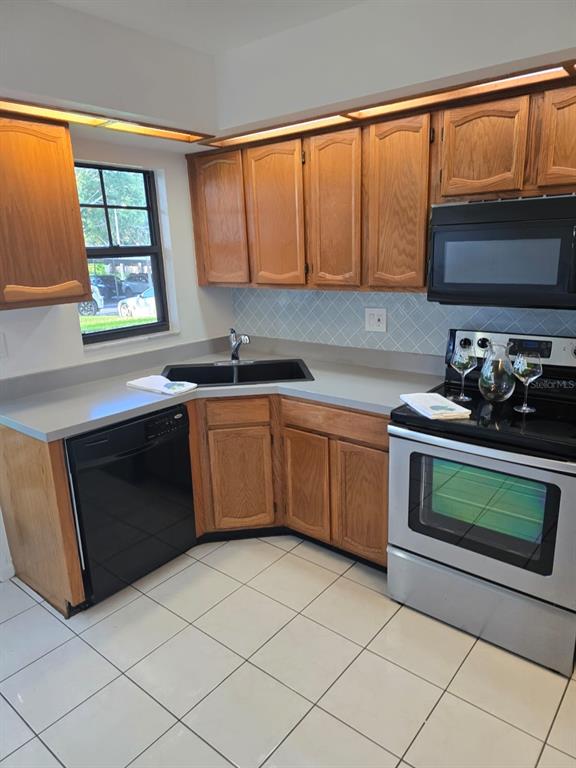 2668 BENTLEY DRIVE, PALM HARBOR, FL — photo 4 of 17