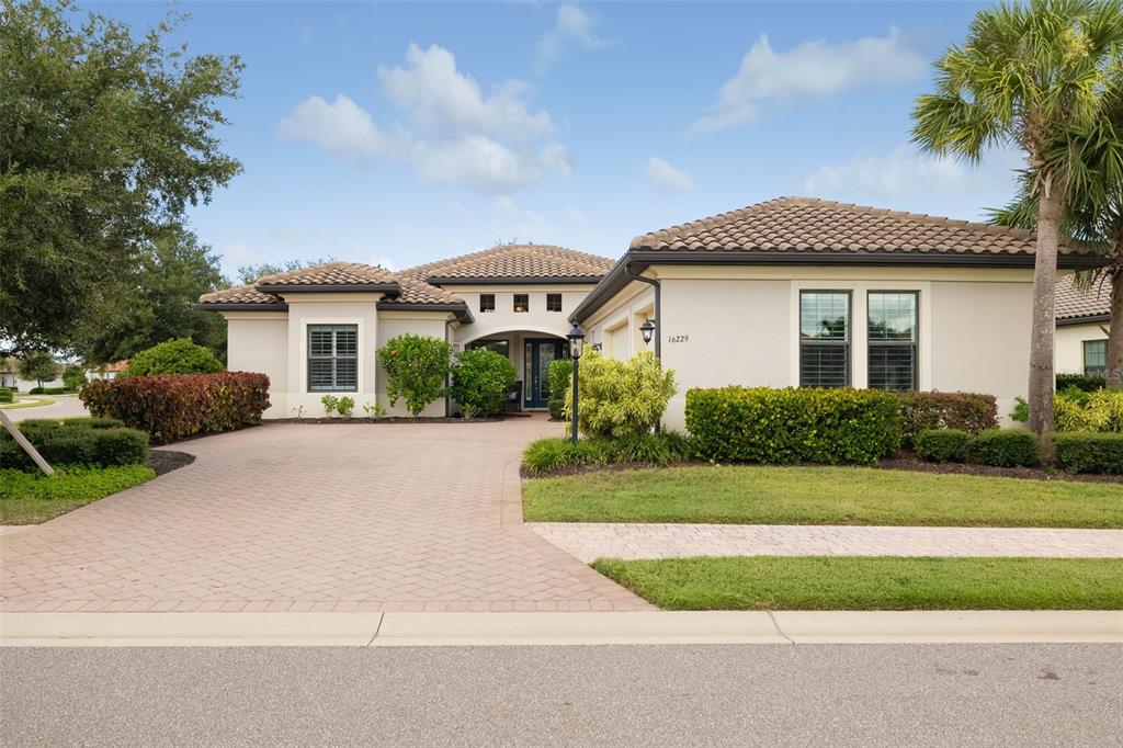 16229 CASTLE PARK TERRACE, LAKEWOOD RANCH, FL — photo 2 of 30