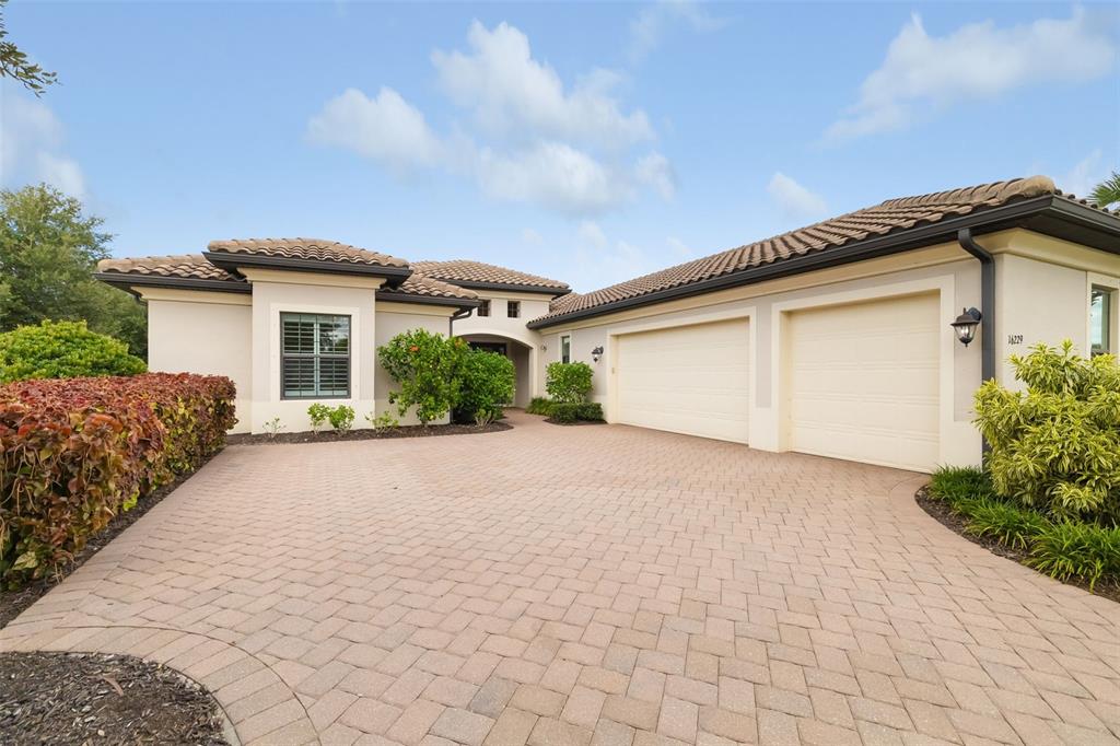 16229 CASTLE PARK TERRACE, LAKEWOOD RANCH, FL — photo 4 of 30