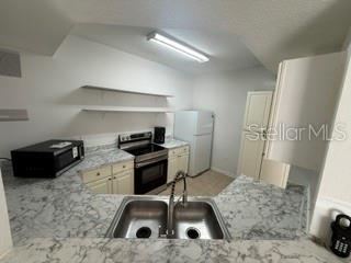 5536 METROWEST BOULEVARD UNIT 8-101, ORLANDO, FL — photo 5 of 13