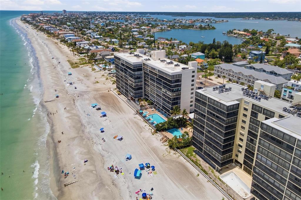 15462 GULF BOULEVARD UNIT 604, MADEIRA BEACH, FL — photo 4 of 30