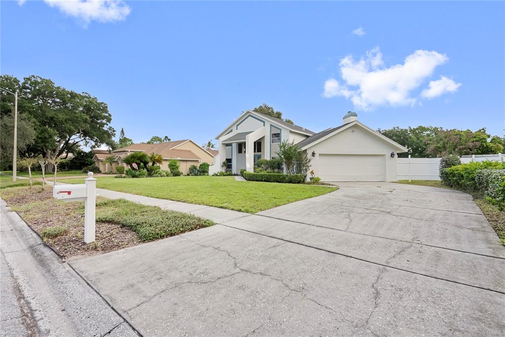 17919 CLEAR LAKE DRIVE, LUTZ, FL — photo 3 of 30