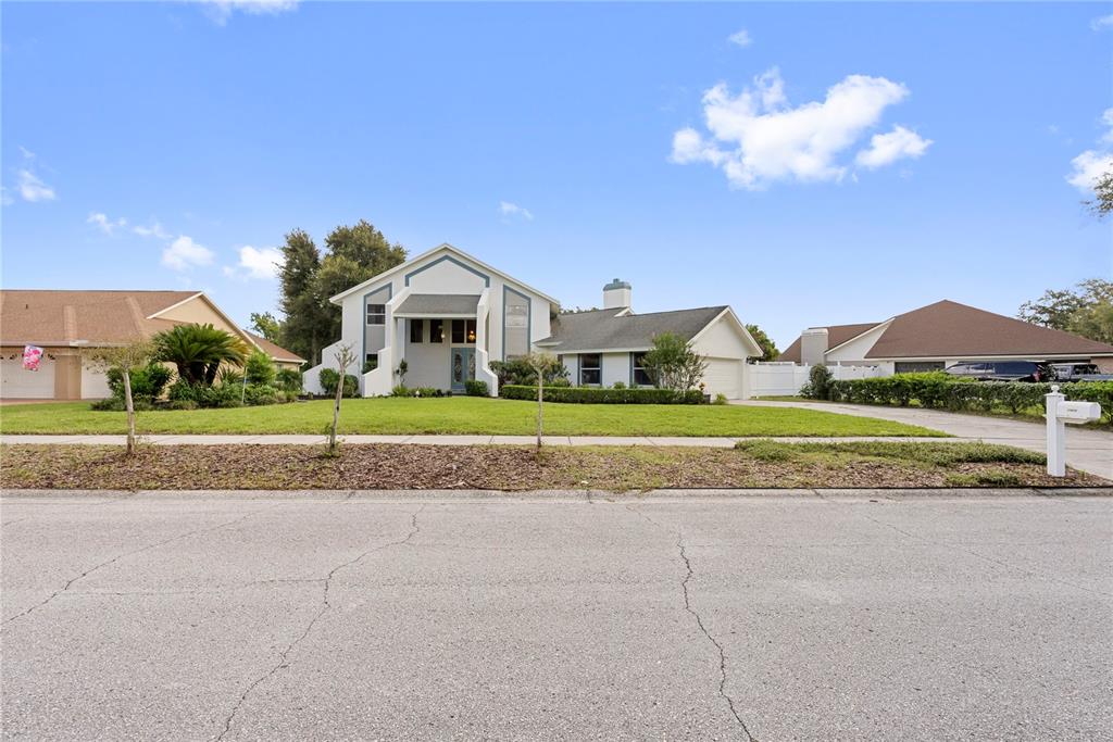 17919 CLEAR LAKE DRIVE, LUTZ, FL — photo 4 of 30
