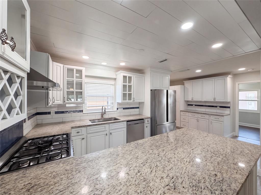2645 ROY HANNA DRIVE S, ST PETERSBURG, FL — photo 2 of 34