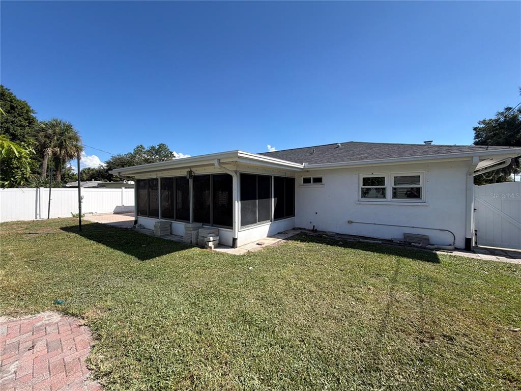 2645 ROY HANNA DRIVE S, ST PETERSBURG, FL — photo 5 of 34
