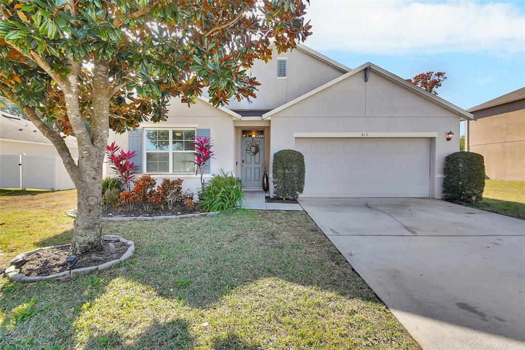 813 OAK HOLLOW LOOP