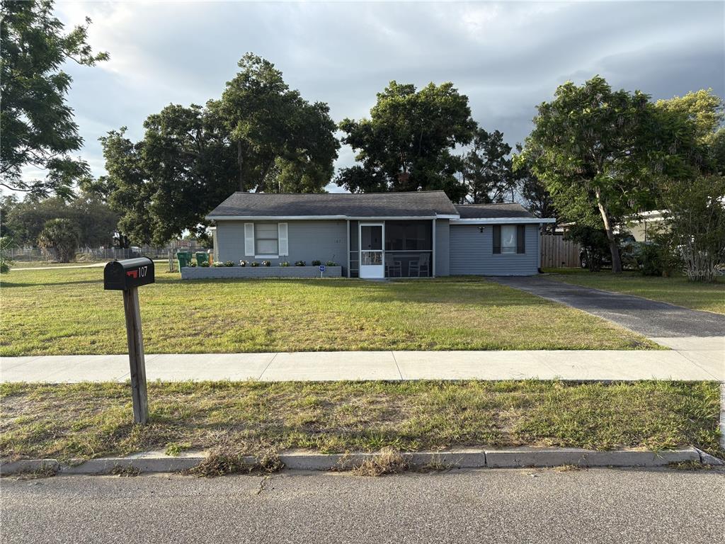 107 W GOLF LINKS AVENUE