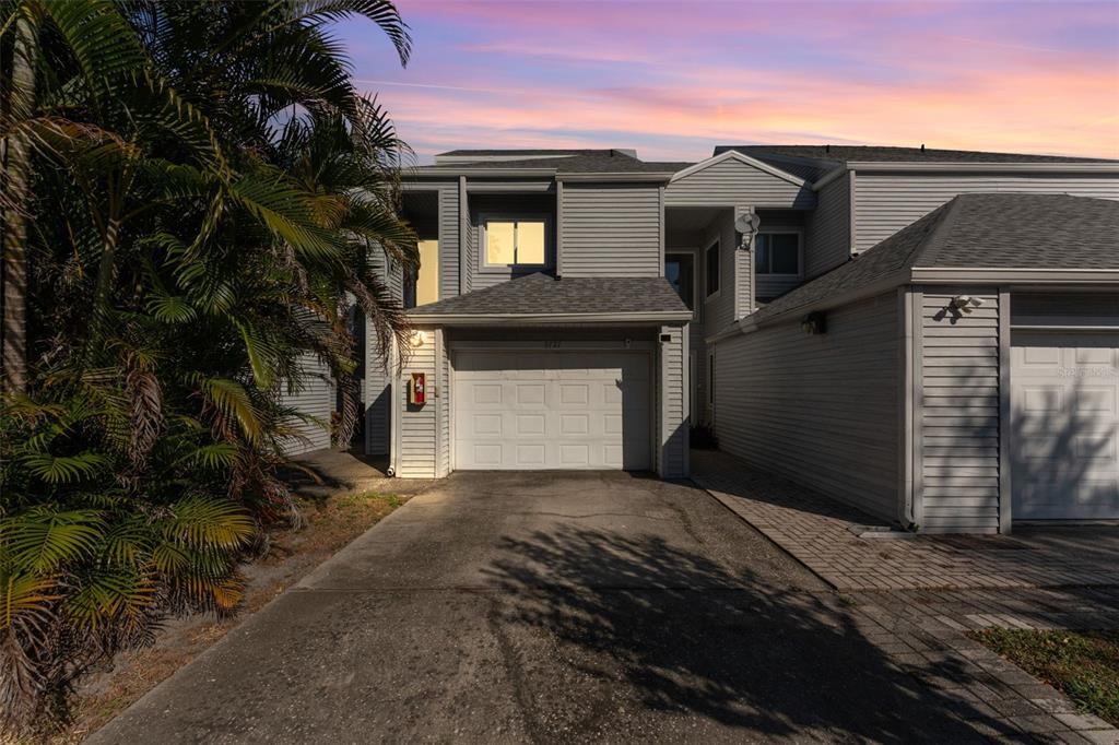 9727 TIFFANY OAKS LANE