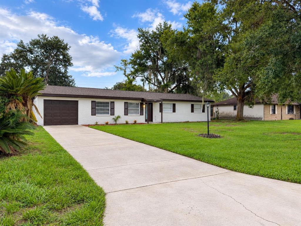 1515 STACY DRIVE, LAKELAND, FL — photo 3 of 37