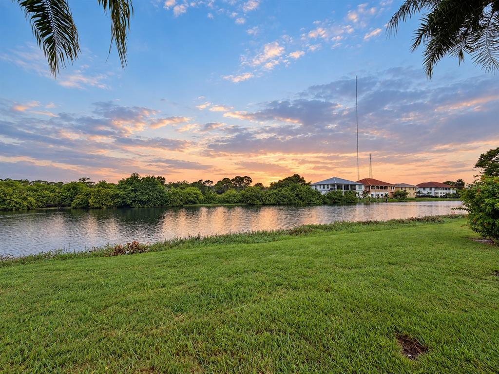 211 FERNWOOD CIRCLE UNIT 211