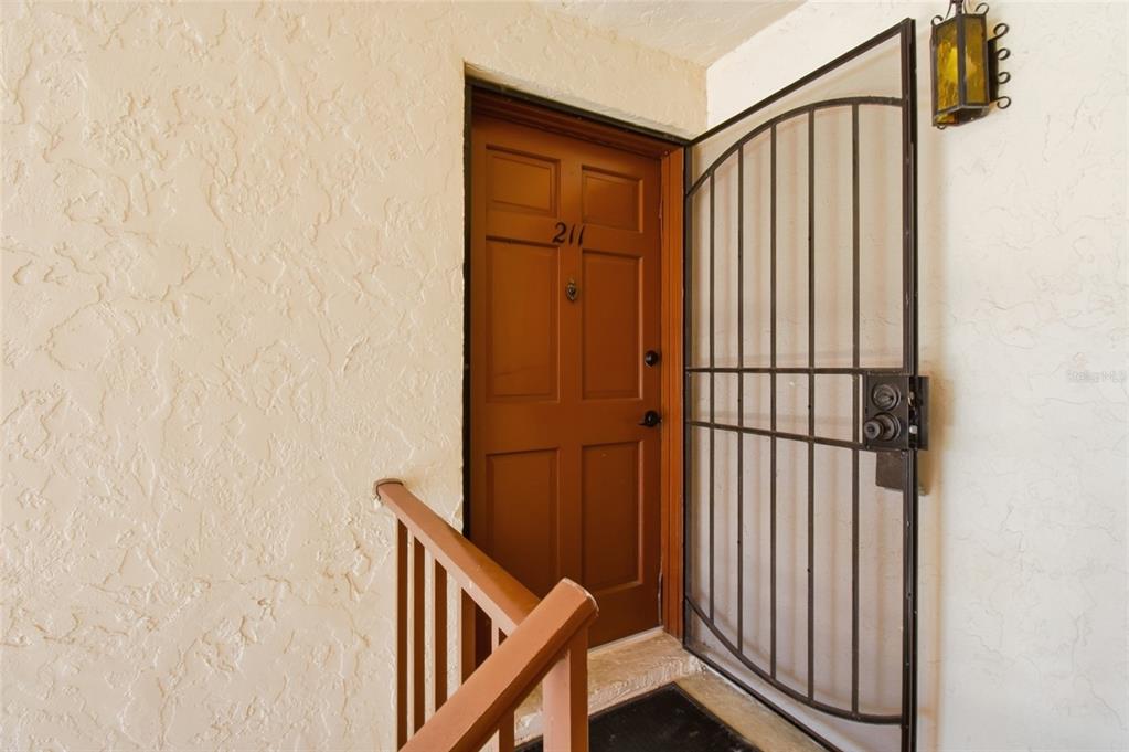 211 FERNWOOD CIRCLE UNIT 211, SEMINOLE, FL — photo 2 of 39