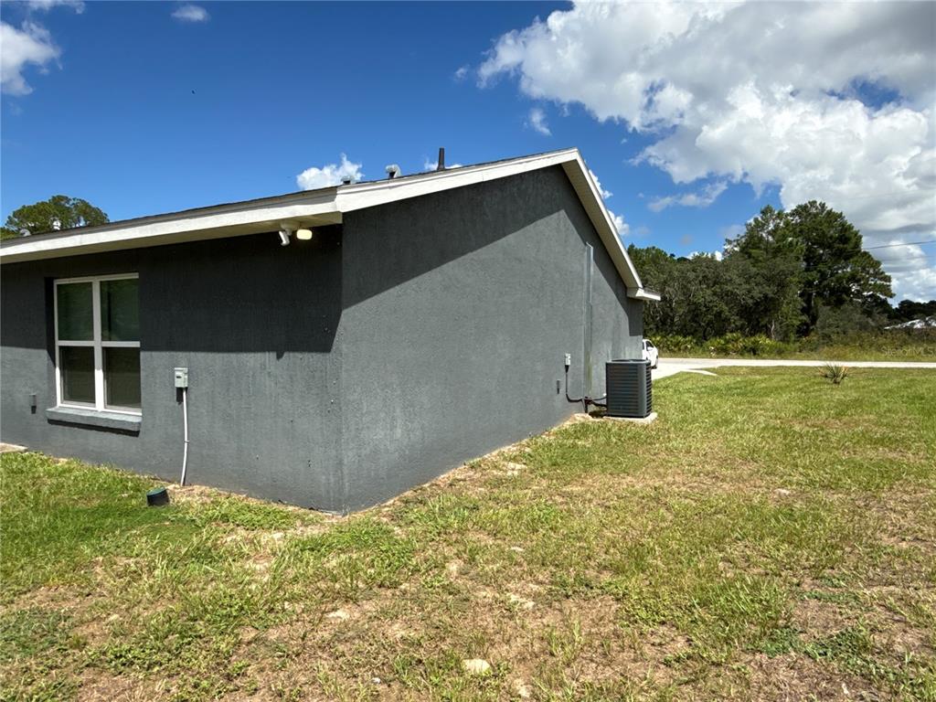 70 MALAUKA PASS, OCKLAWAHA, FL — photo 2 of 20