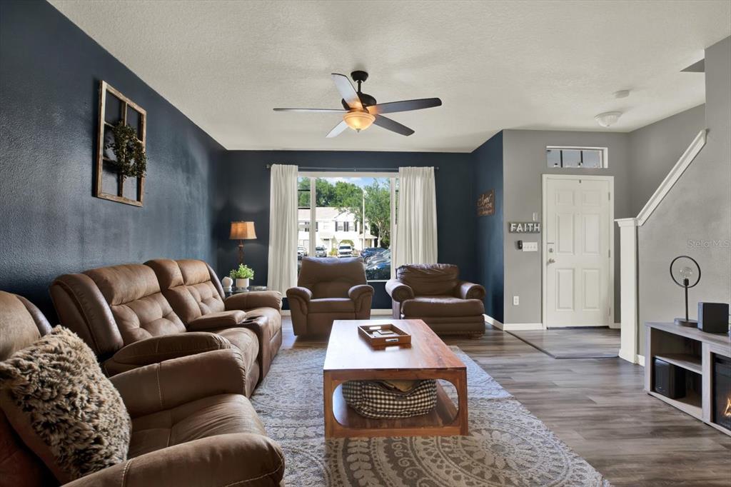 11041 BLACK SWAN COURT, SEFFNER, FL — photo 4 of 22