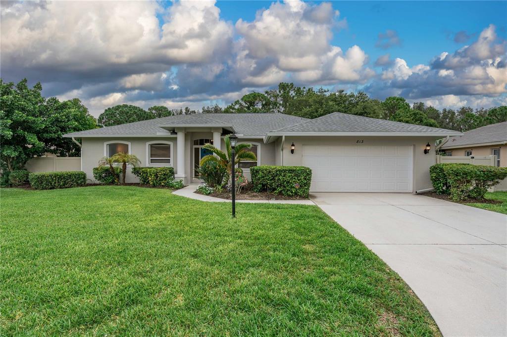 813 OAK POND DRIVE