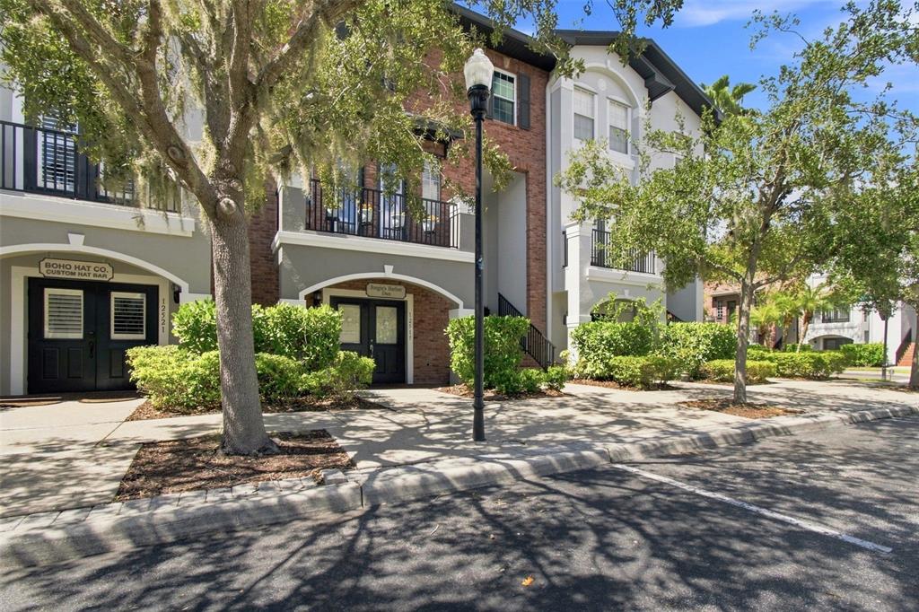 12515 BASSBROOK LANE, TAMPA, FL — photo 3 of 30