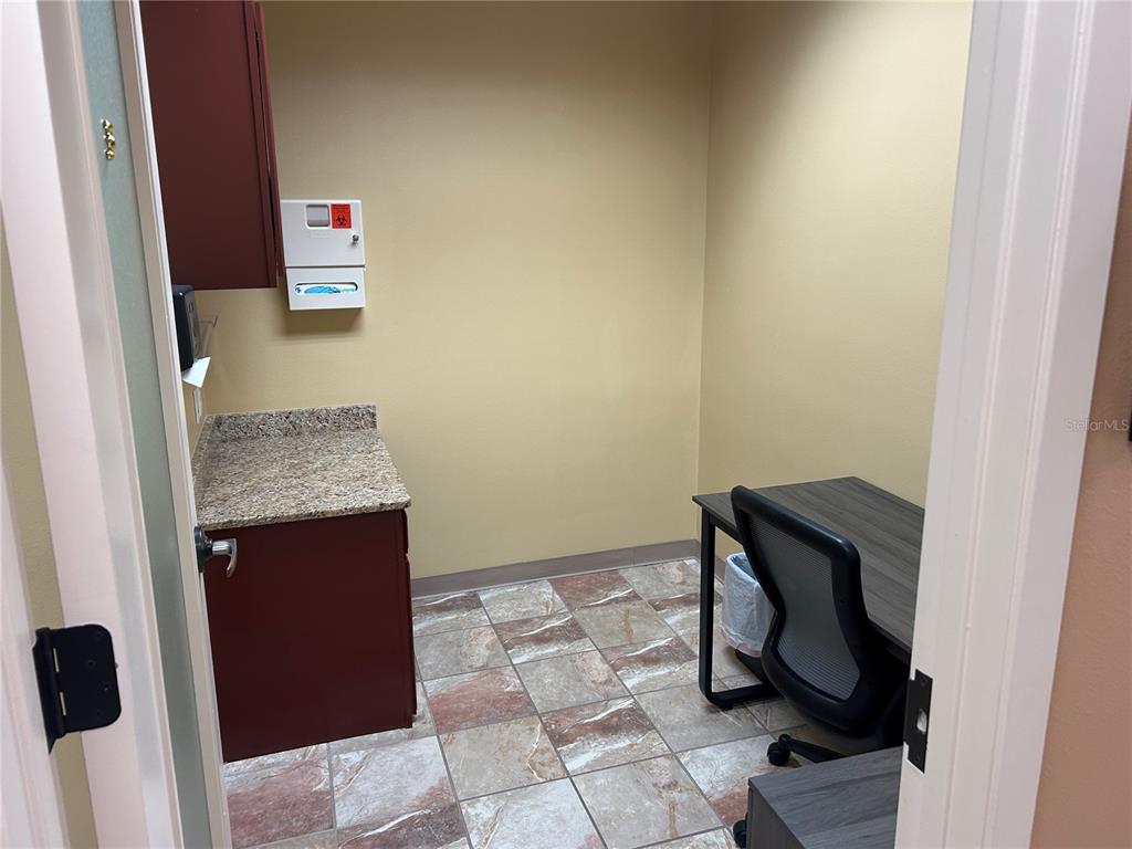 12301 SE US HIGHWAY 441 UNIT C, BELLEVIEW, FL — photo 4 of 5