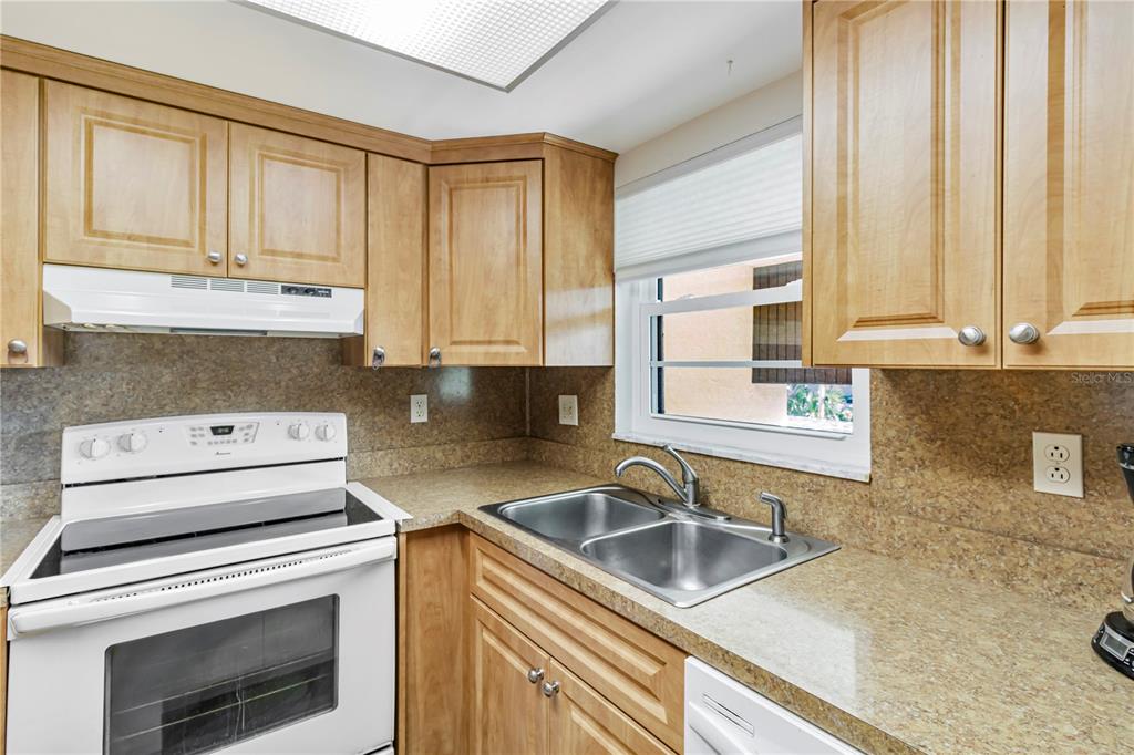 2400 WINDING CREEK BOULEVARD UNIT 24-203, CLEARWATER, FL — photo 4 of 27