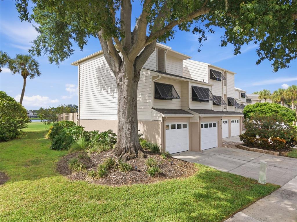 13956 LAKE POINT DRIVE, CLEARWATER, FL — photo 4 of 30