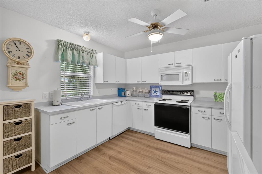 1436 W SCHWARTZ BOULEVARD, LADY LAKE, FL — photo 3 of 24