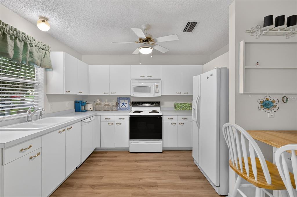 1436 W SCHWARTZ BOULEVARD, LADY LAKE, FL — photo 5 of 24