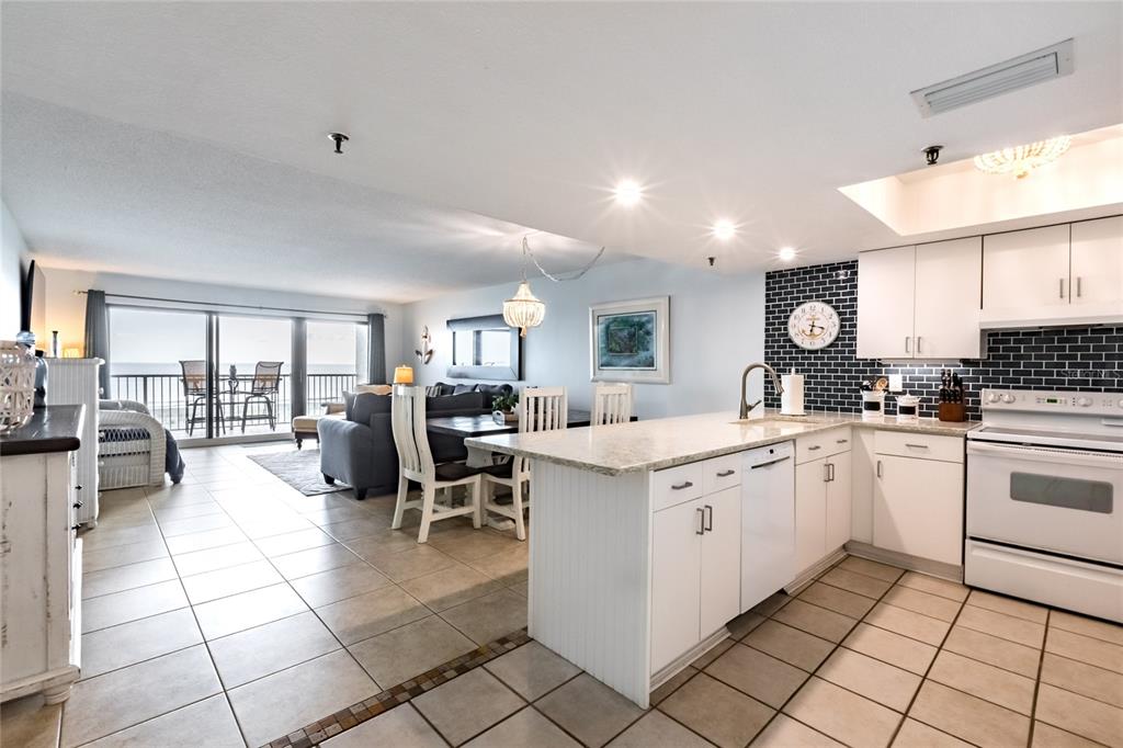 19236 GULF BOULEVARD UNIT 103, INDIAN SHORES, FL — photo 5 of 25