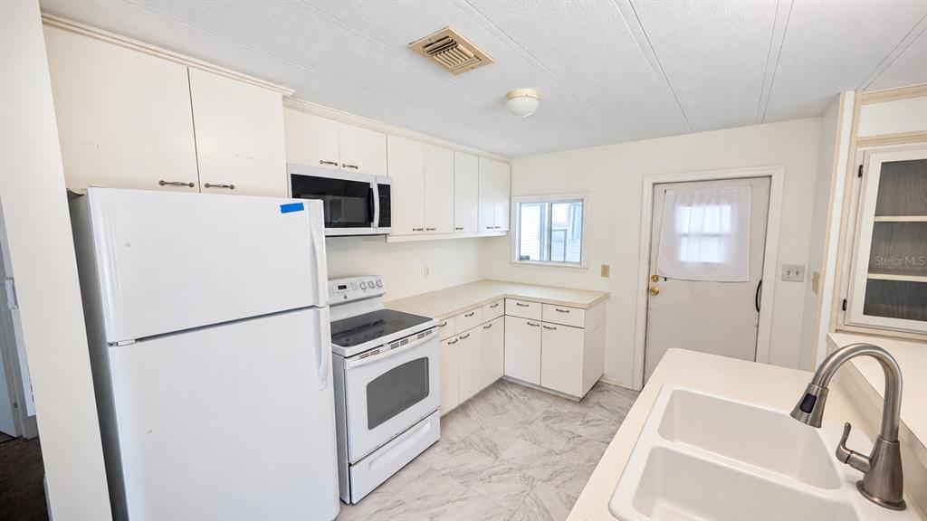 6624 DURIAN TRAIL, NEW PORT RICHEY, FL — photo 3 of 9
