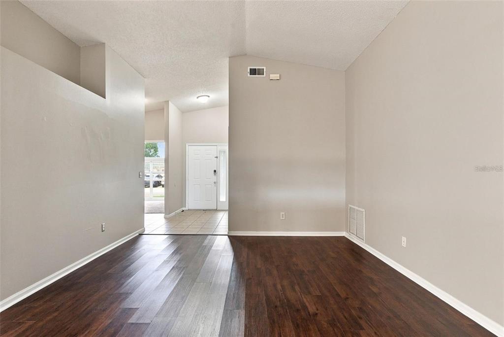 562 SHORT PINE CIRCLE, ORLANDO, FL — photo 2 of 18