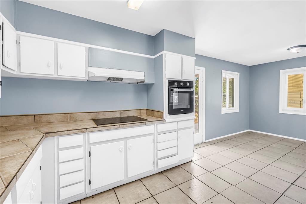 930 ALCAZAR WAY S, ST PETERSBURG, FL — photo 4 of 30