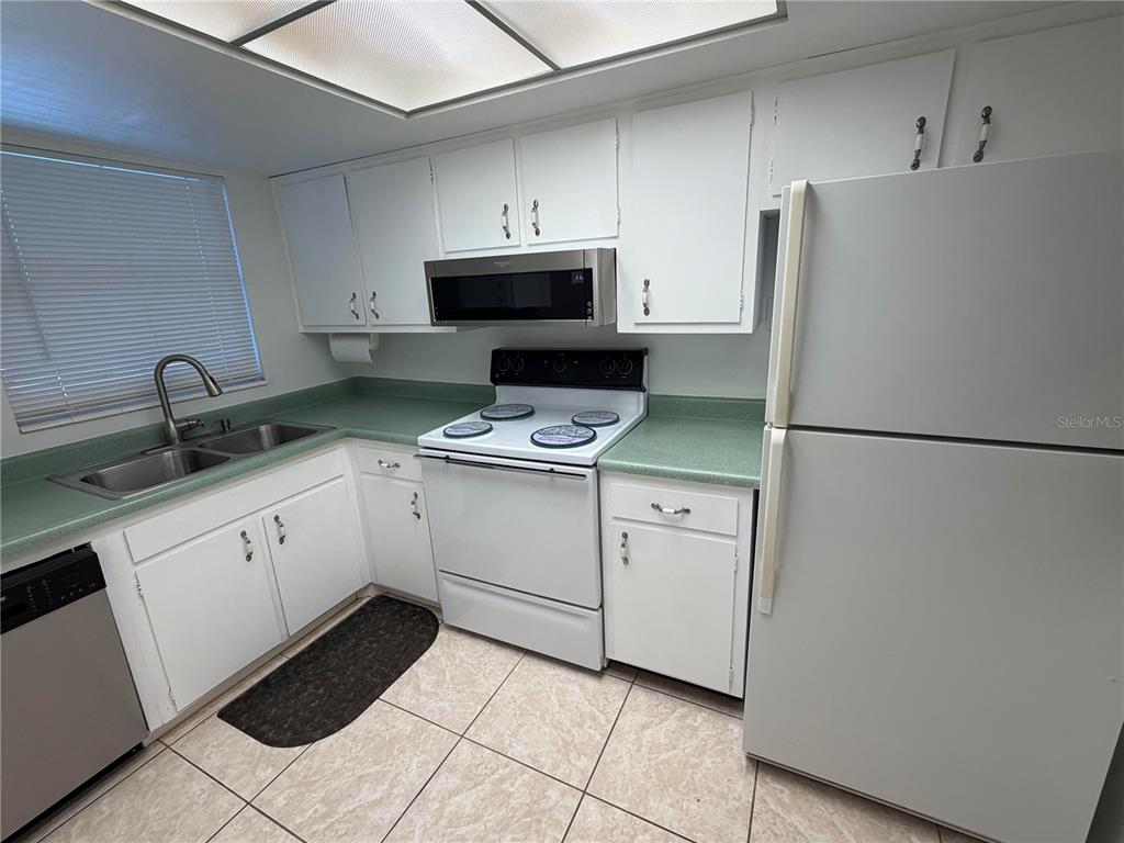 6031 ARLENE WAY, BRADENTON, FL — photo 3 of 15