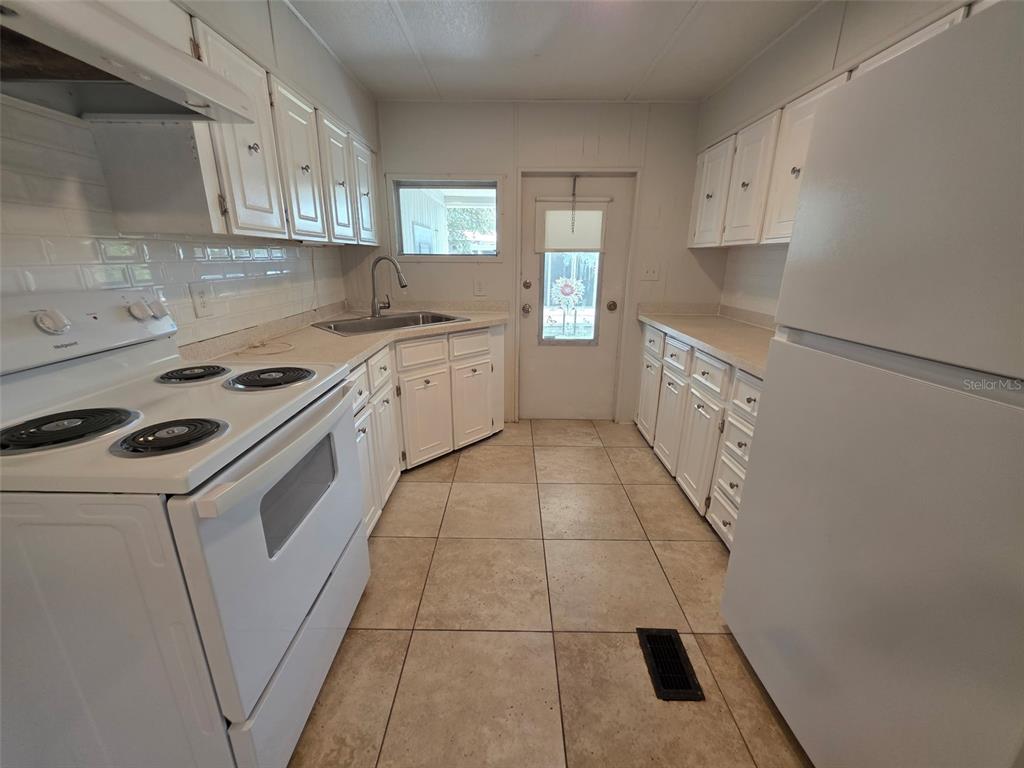 8453 HIGHPOINT BOULEVARD, BROOKSVILLE, FL — photo 4 of 21