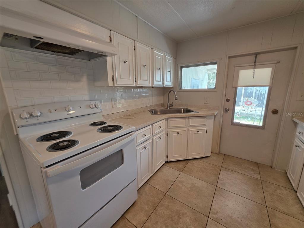 8453 HIGHPOINT BOULEVARD, BROOKSVILLE, FL — photo 5 of 21