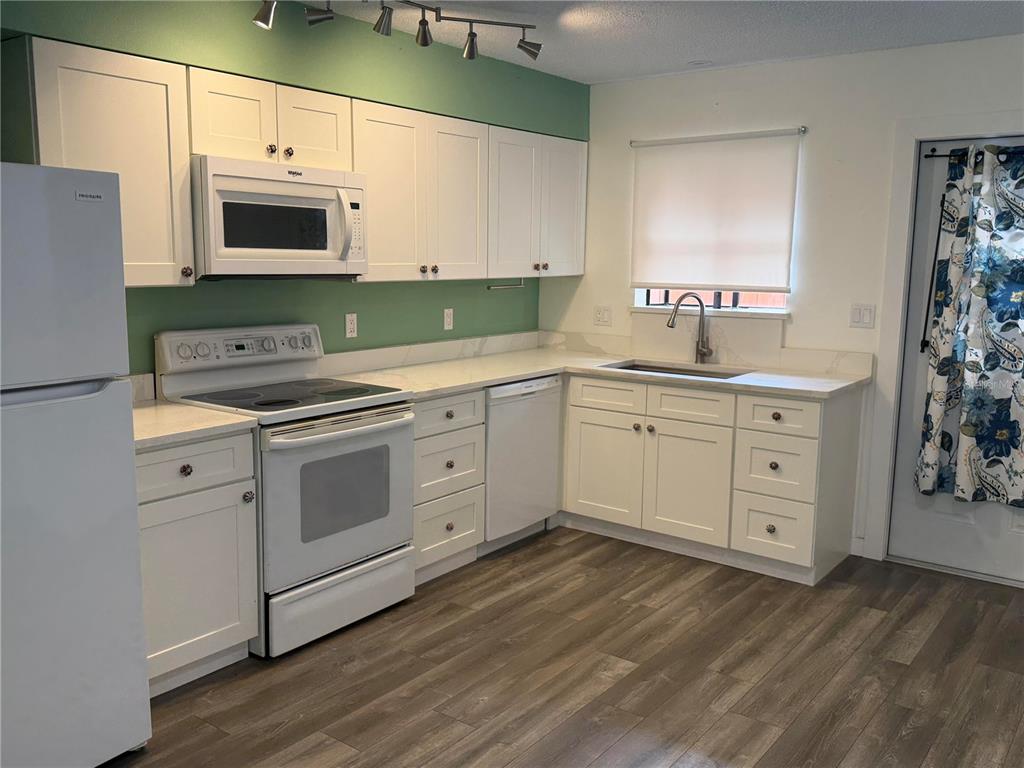2006 7TH AVENUE W UNIT B, BRADENTON, FL — photo 4 of 16