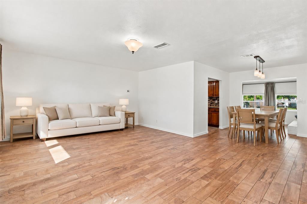1126 CARMELLA CIRCLE, SARASOTA, FL — photo 5 of 30