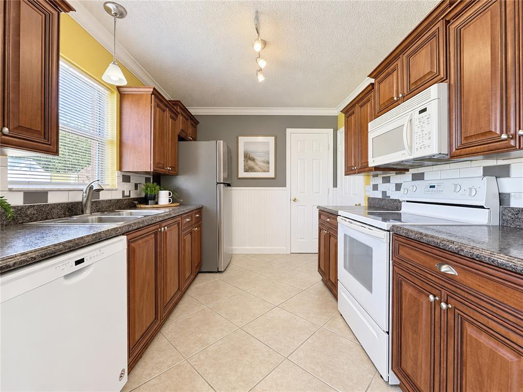 1318 BALBOA COURT, THE VILLAGES, FL — photo 5 of 12