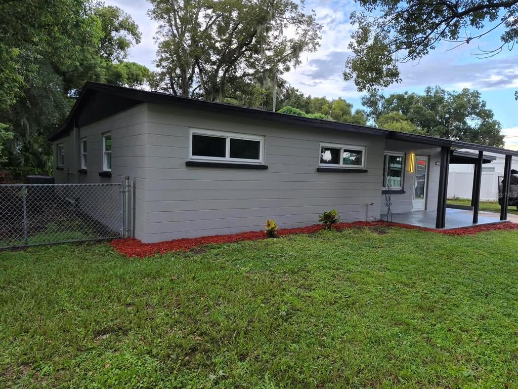 1810 E CAROL DRIVE, PLANT CITY, FL — photo 3 of 30