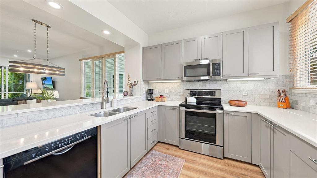 539 FOREST WAY UNIT 539, LONGBOAT KEY, FL — photo 3 of 62
